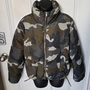 H&M DIVIDED Camo Puffer Jacket Size 6